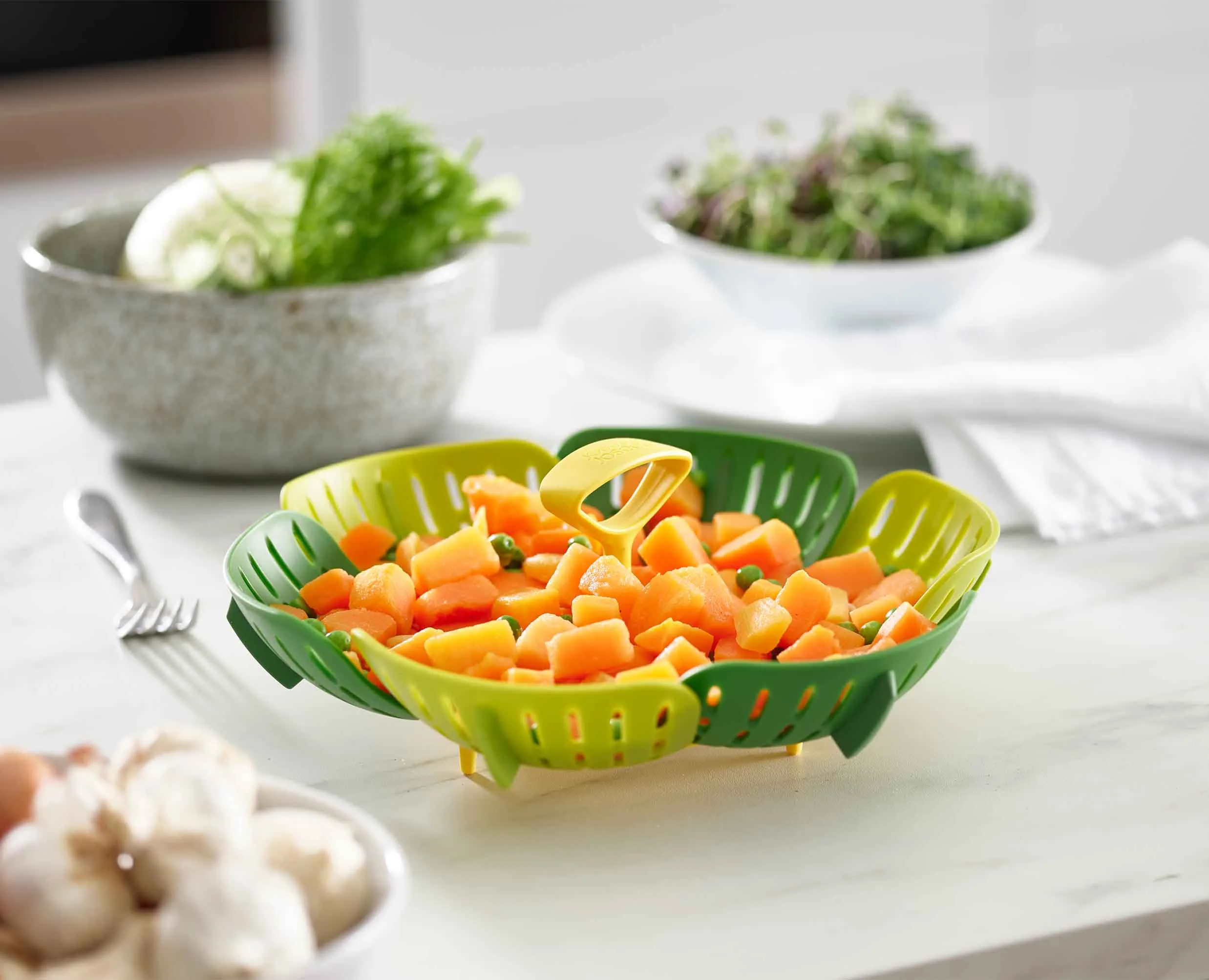 Bloom™ Green Folding Steamer Basket