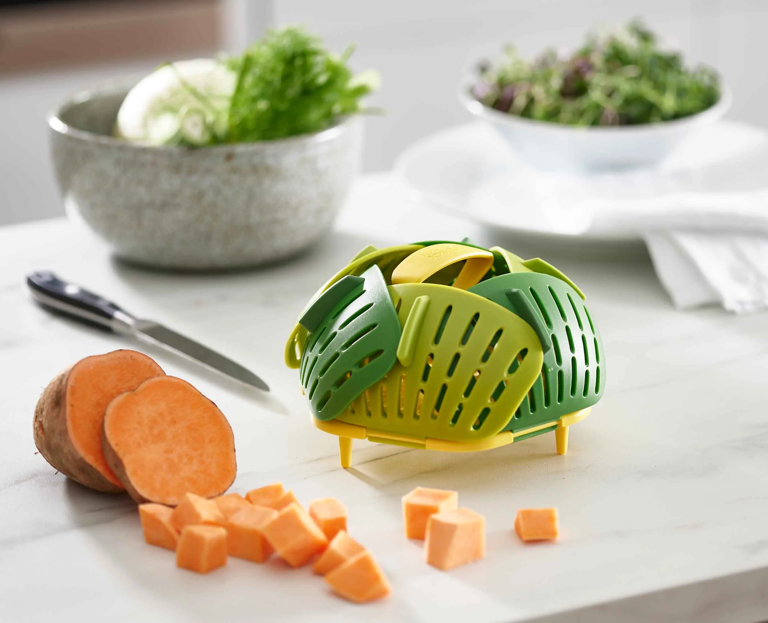 Bloom™ Green Folding Steamer Basket