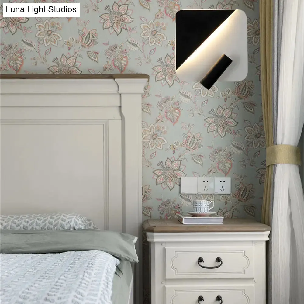 Contemporary LED Wall Lamp for Bedroom and Study with Black/White Metal Spotlight