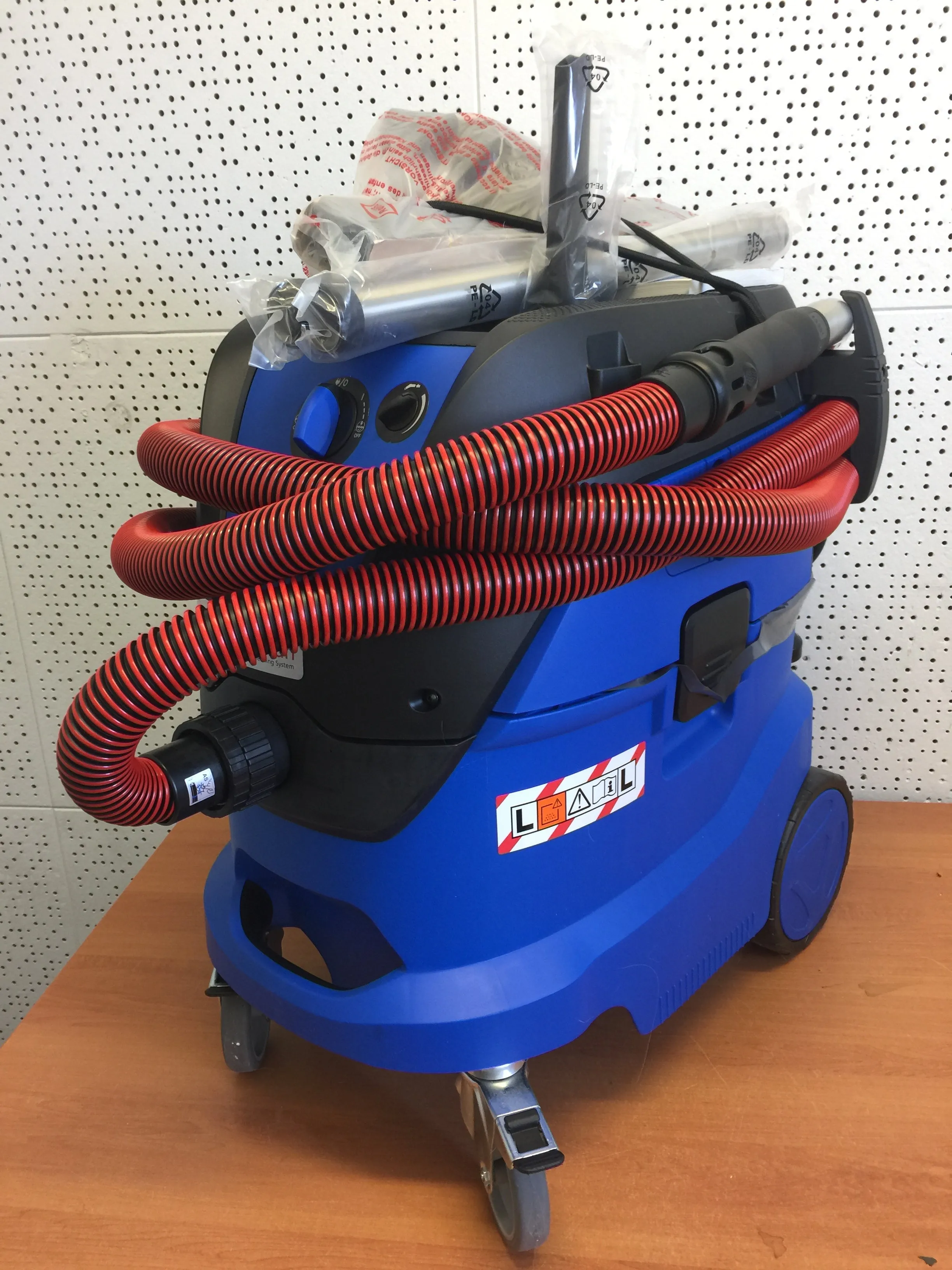 Nilfisk VHS42 Wet and Dry Vacuum Cleaner Red Antistatic BARE 4m x 36mm Hose NO BENT TUBE