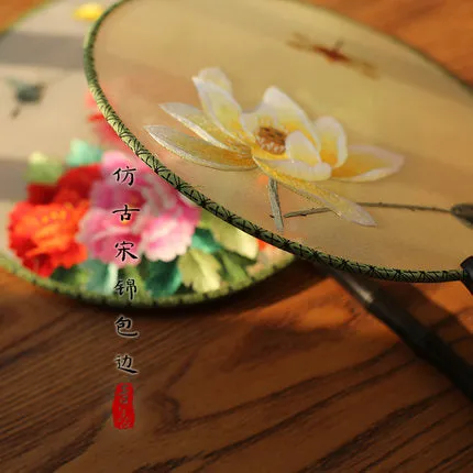 Suzhou Embroidery Hand-made Double-sided Embroidery Fan Chinese Style Sandalwood Real Silk Palace Fan 0048