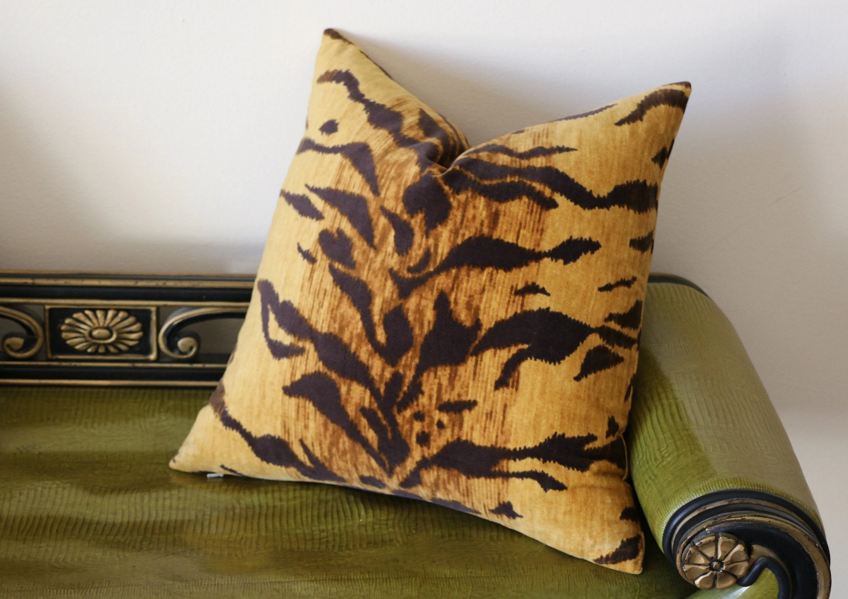 Tigre Velvet Pillow Cover / Velvet Tiger Animal Print Pillow Cover / Hollywood Regency Decor: Available in 10 Sizes