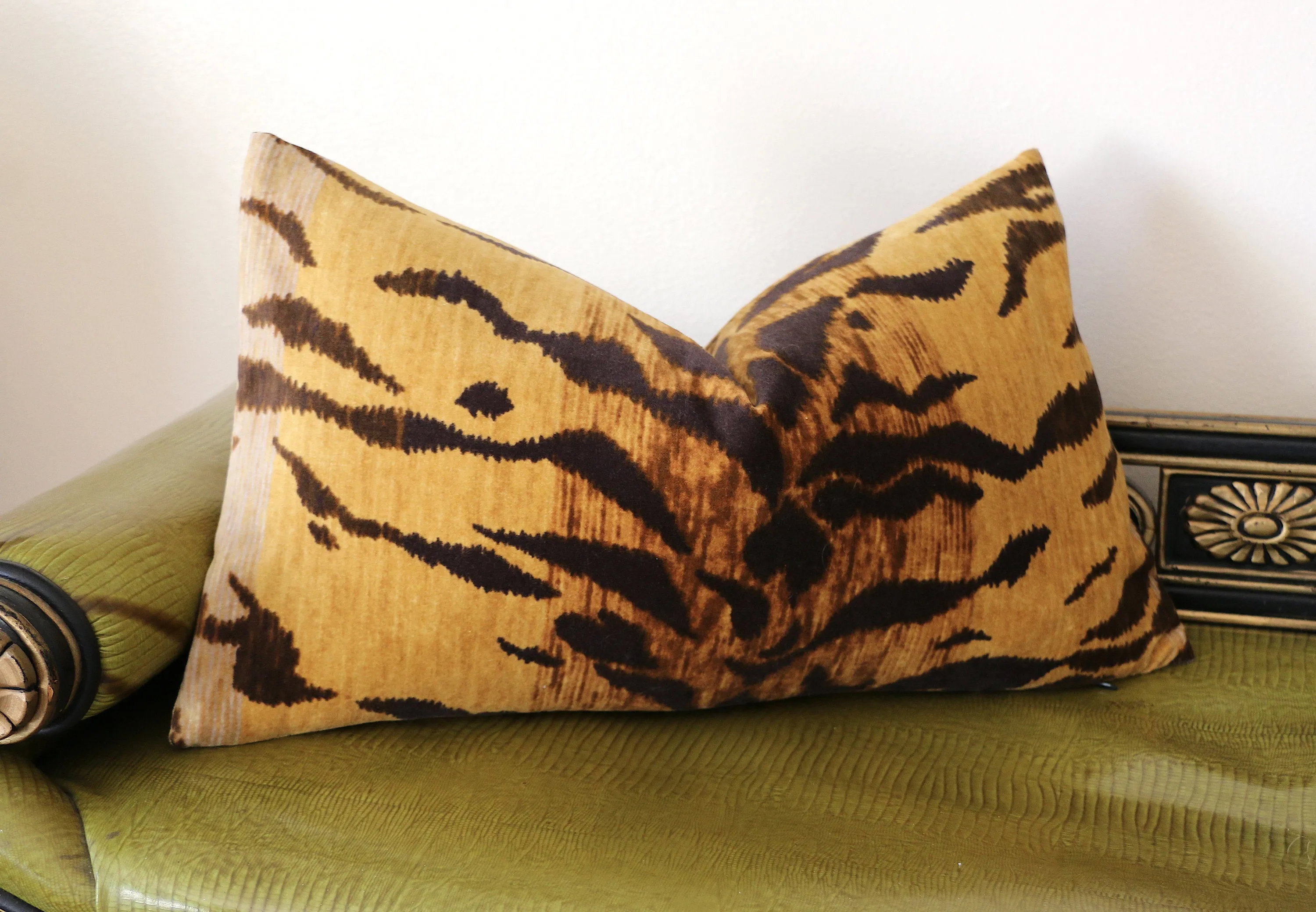 Tigre Velvet Pillow Cover / Velvet Tiger Animal Print Pillow Cover / Hollywood Regency Decor: Available in 10 Sizes