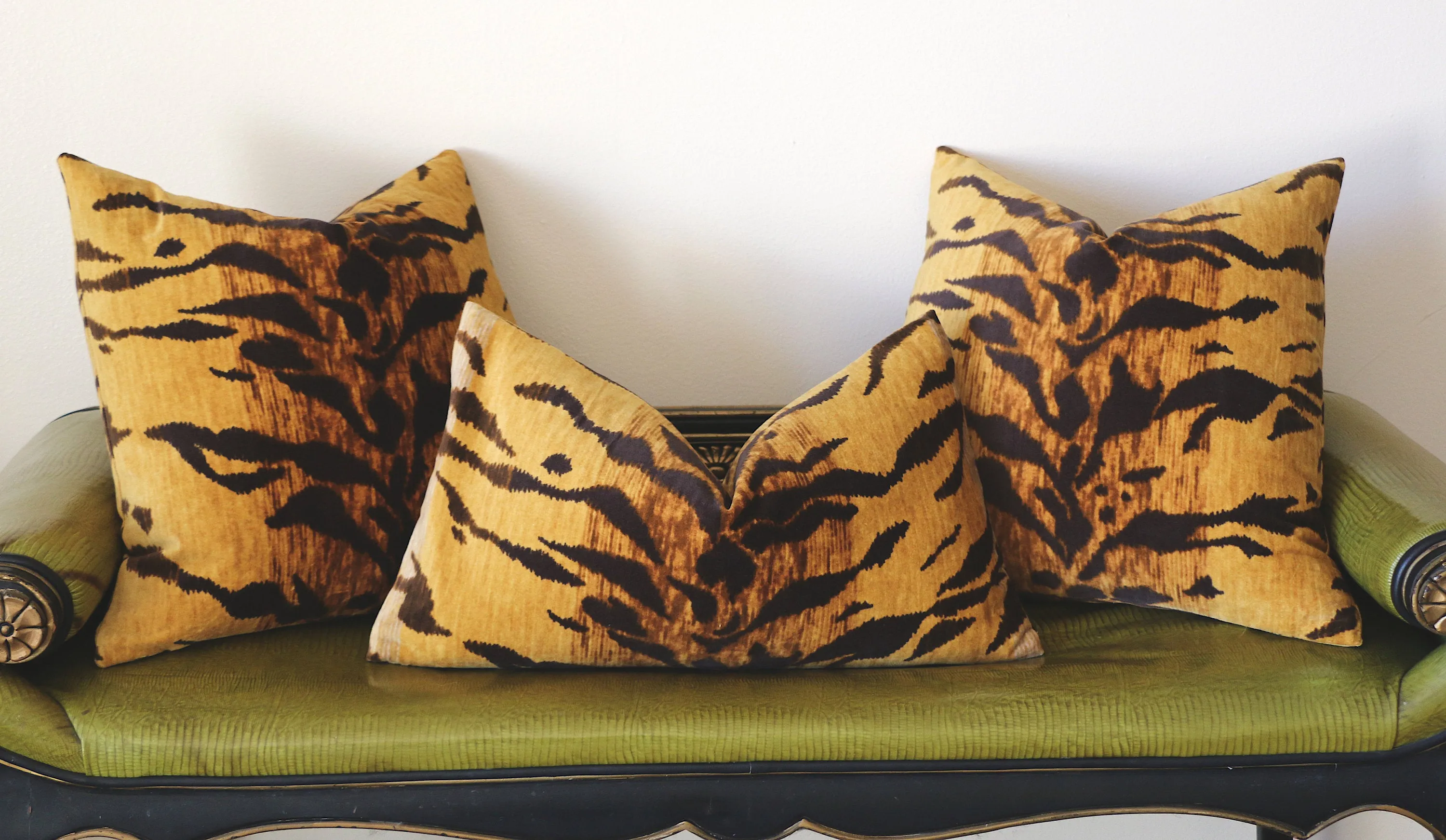 Tigre Velvet Pillow Cover / Velvet Tiger Animal Print Pillow Cover / Hollywood Regency Decor: Available in 10 Sizes