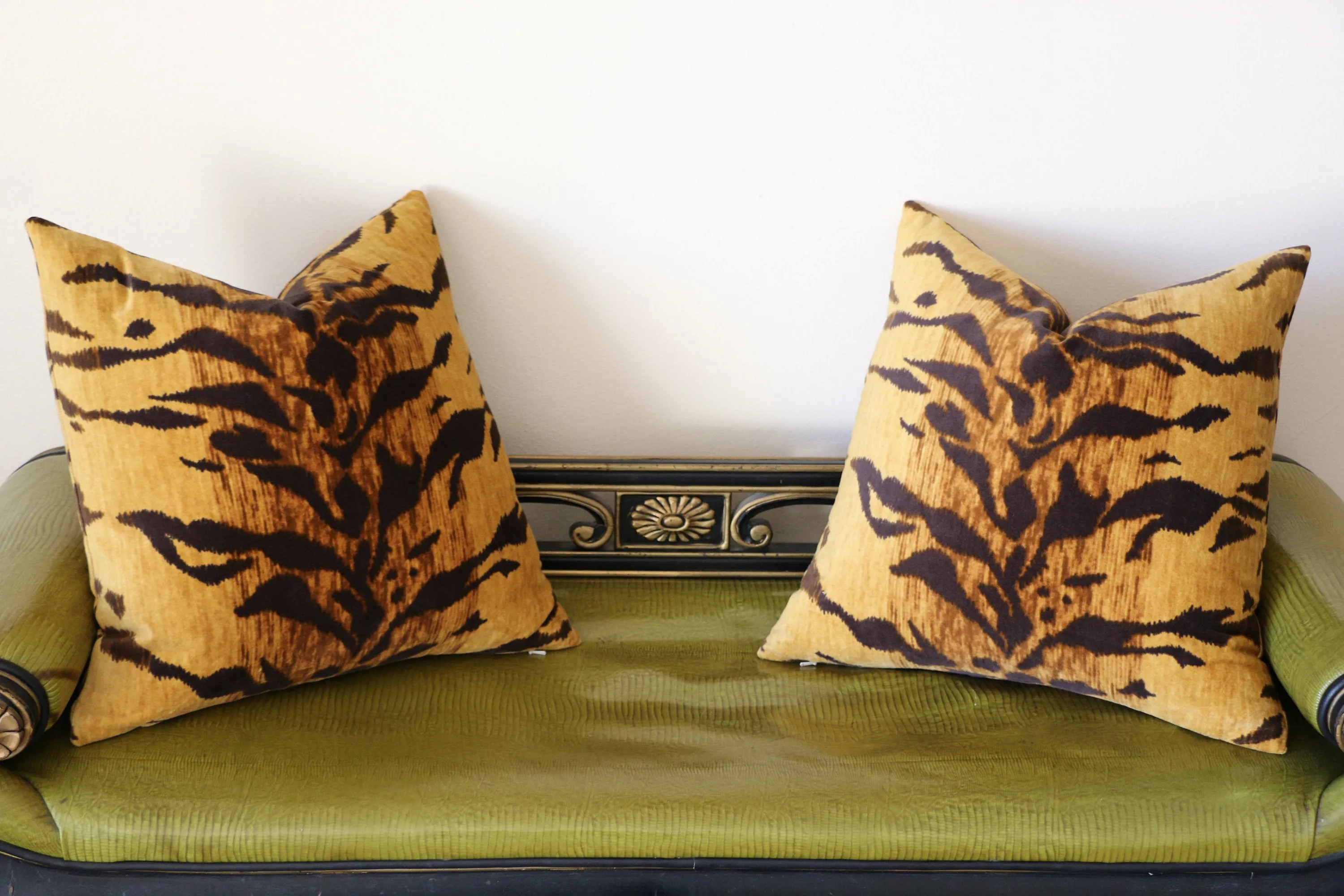 Tigre Velvet Pillow Cover / Velvet Tiger Animal Print Pillow Cover / Hollywood Regency Decor: Available in 10 Sizes